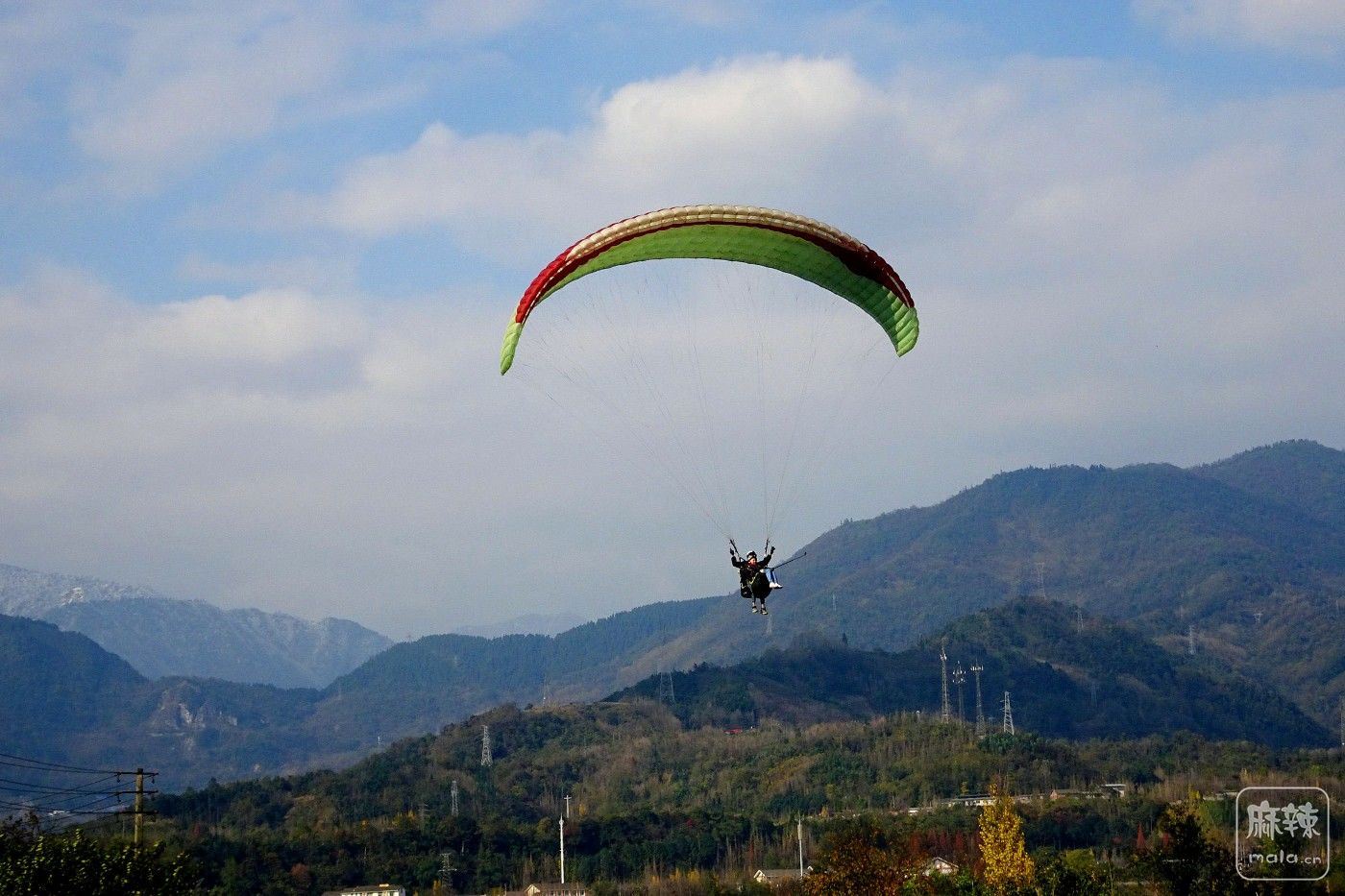 包含蓝天滑翔伞赛,空中遨游的极限体验的词条 包含蓝天滑翔伞赛,空中遨游的极限体验的词条