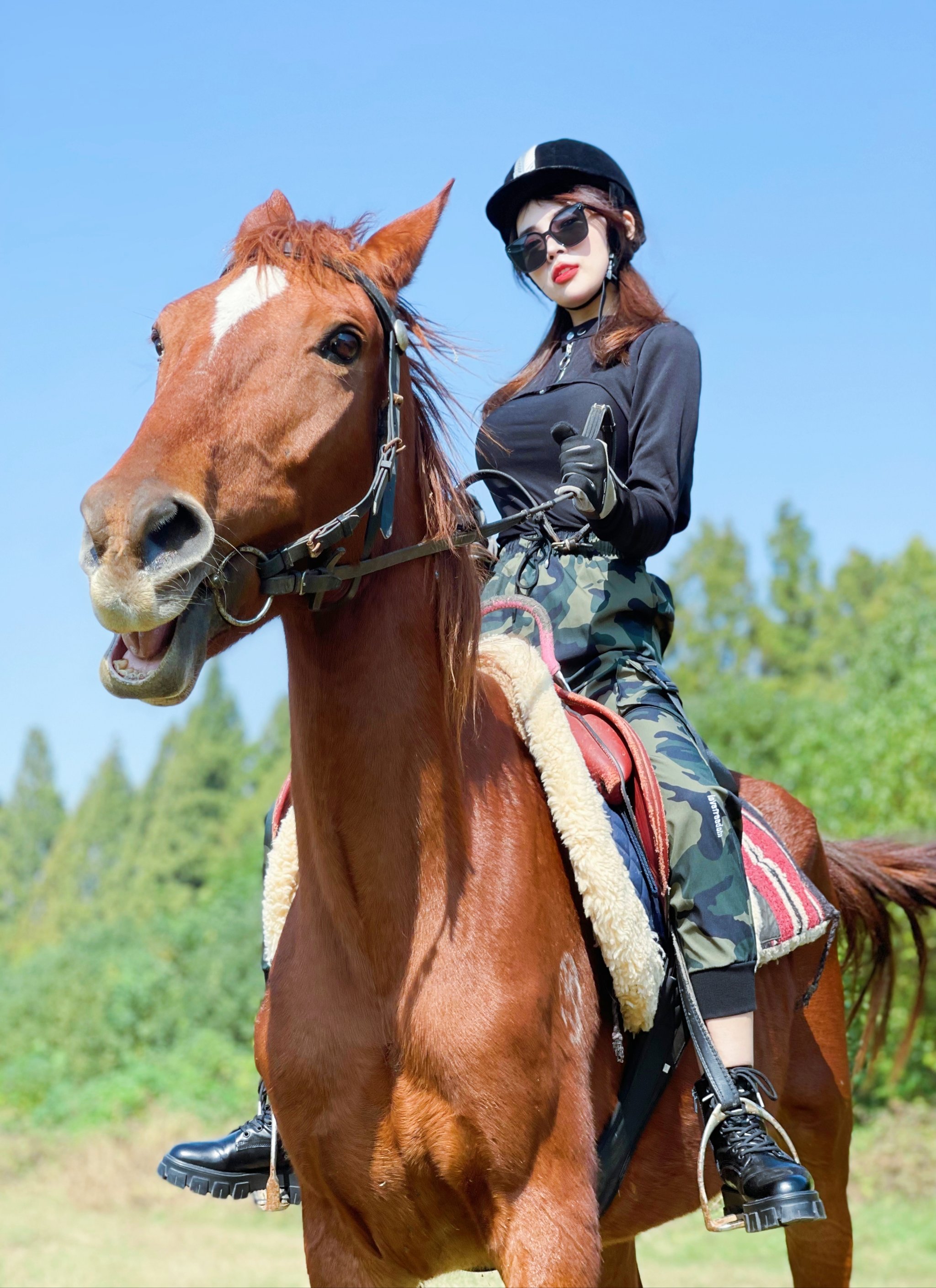 草原特色骑马体验赛，感受大自然的奔跑自由的简单介绍