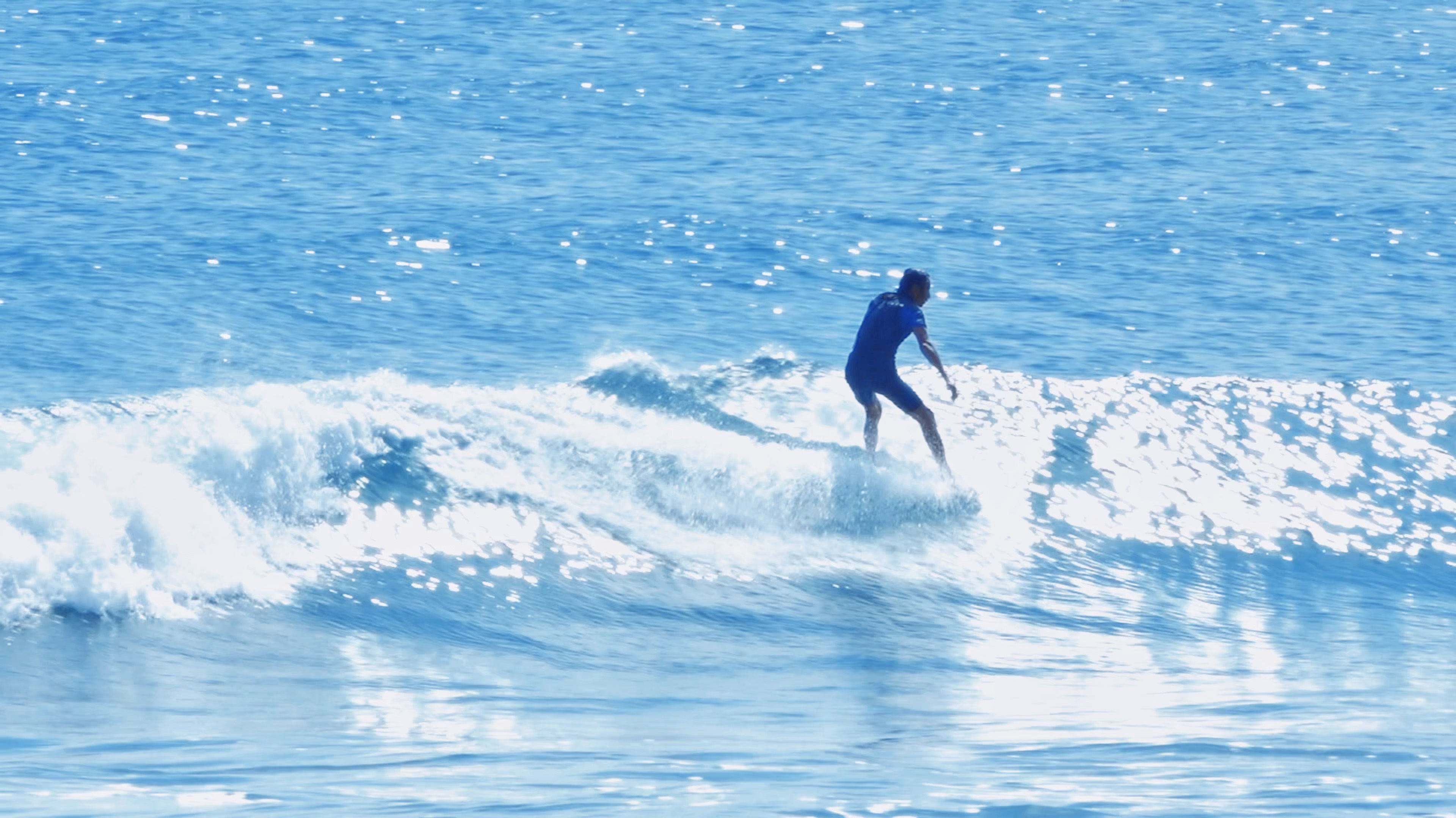 大型冲浪骑行竞赛,海浪与速度的完美融合的简单介绍 大型冲浪骑行竞赛,海浪与速度的完美融合的简单介绍