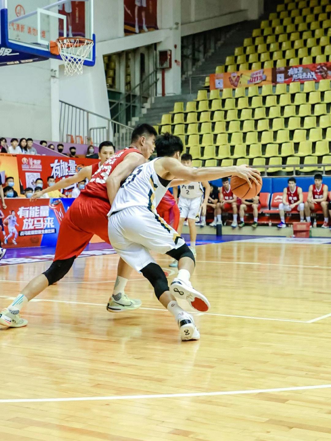 米兰体育官方网站入口-包含球场奇技：炫技盘点——最炫酷的篮球特技的词条